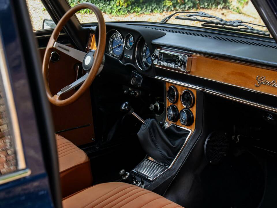 Image 33/50 of Alfa Romeo Giulia Nuova Super 1300 (1975)