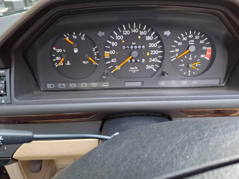 Image 11/42 of Mercedes-Benz 300 CE-24 (1993)