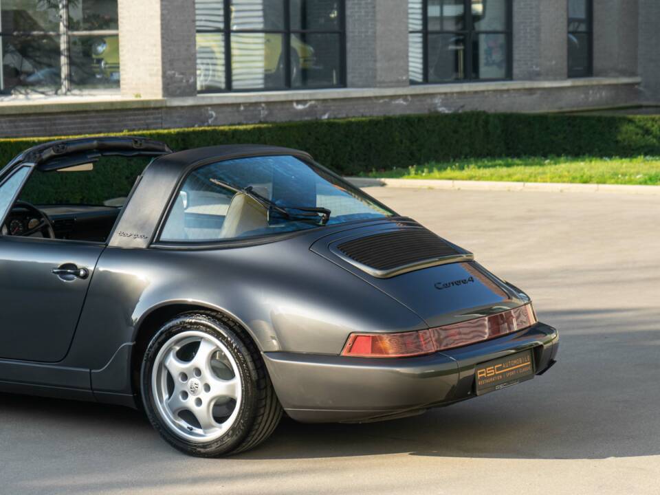 Bild 10/34 von Porsche 911 Carrera 4 (1991)