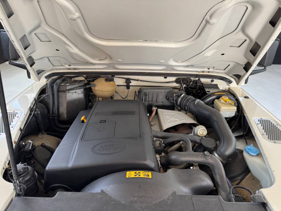 Bild 60/61 von Land Rover Defender 90 Td5 (2000)
