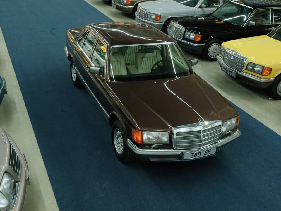 Bild 1/50 von Mercedes-Benz 380 SE (1984)