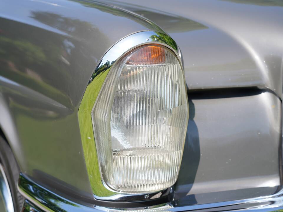 Bild 12/13 von Mercedes-Benz 280 SE (1971)