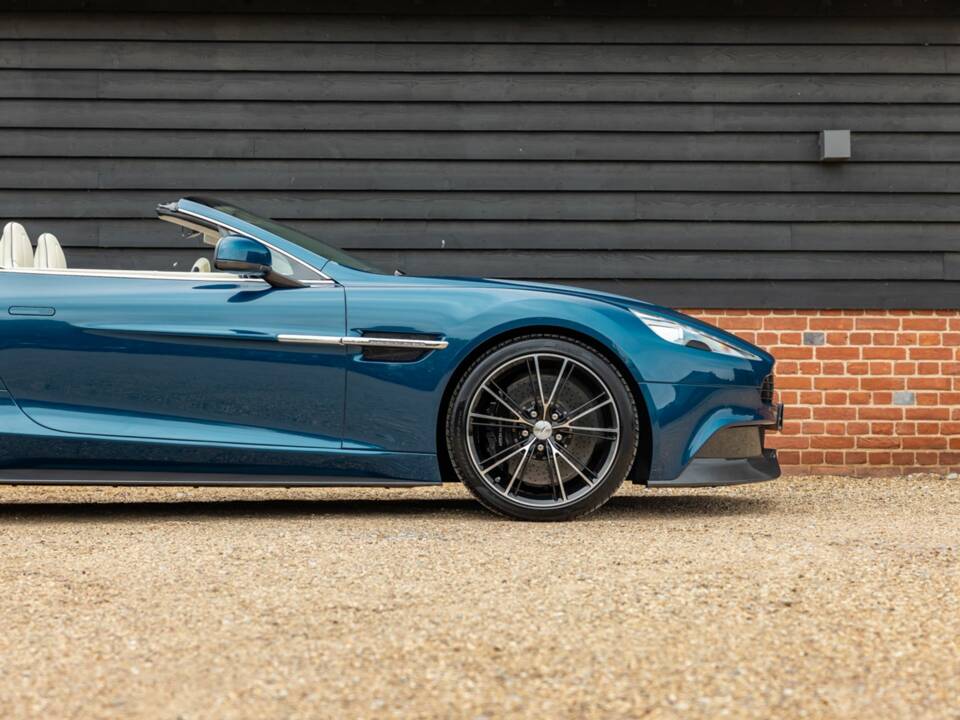 Image 19/50 de Aston Martin Vanquish Volante (2014)