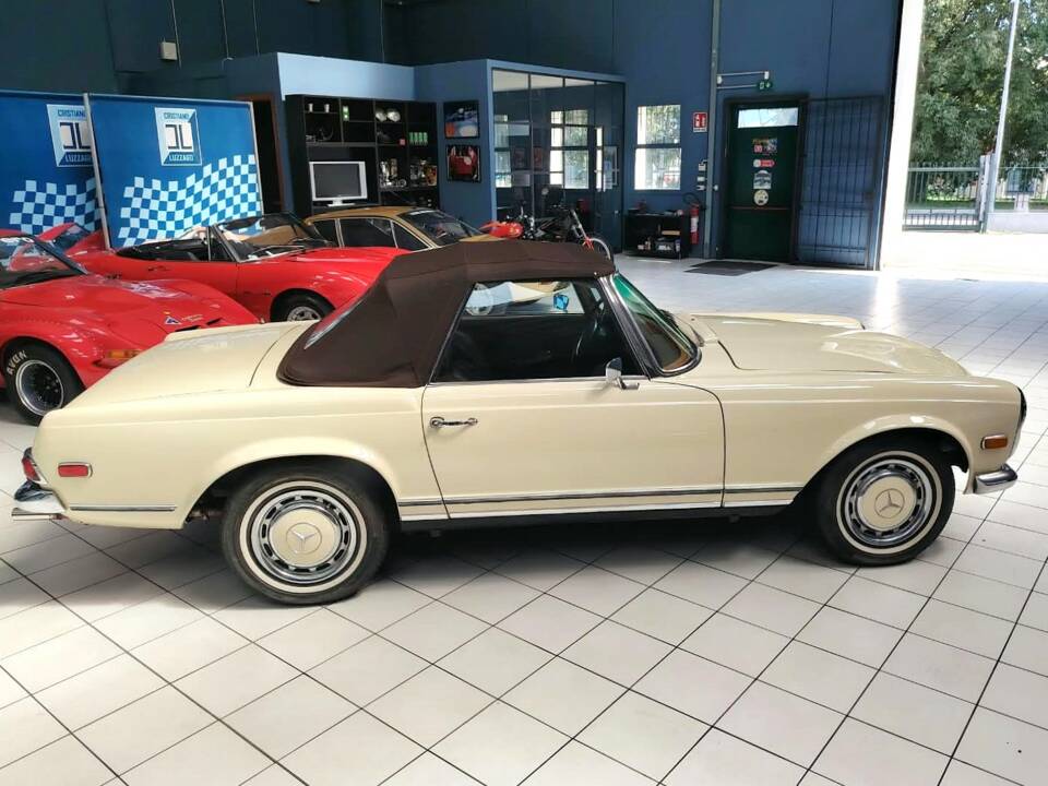 Image 9/58 de Mercedes-Benz 280 SL (1969)