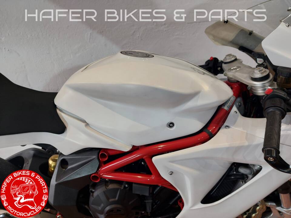 Image 17/29 of MV Agusta DUMMY (2014)