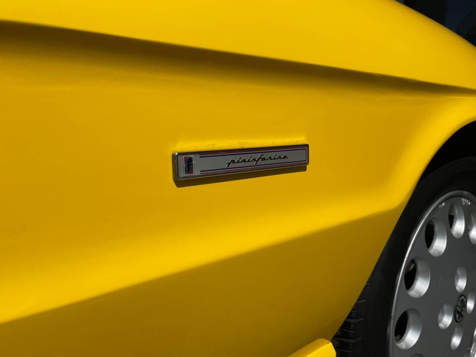 Image 15/21 of Alfa Romeo 2.0 Spider (1993)