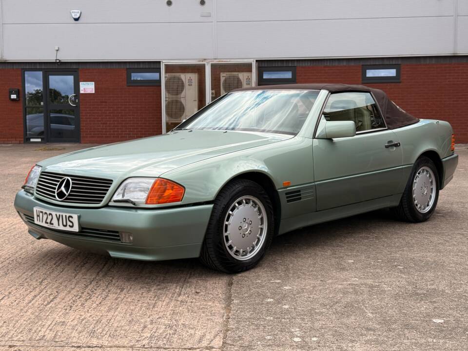 Afbeelding 11/15 van Mercedes-Benz 500 SL (1990)