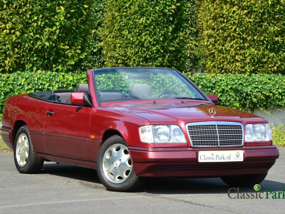 Bild 5/50 von Mercedes-Benz E 200 (1994)