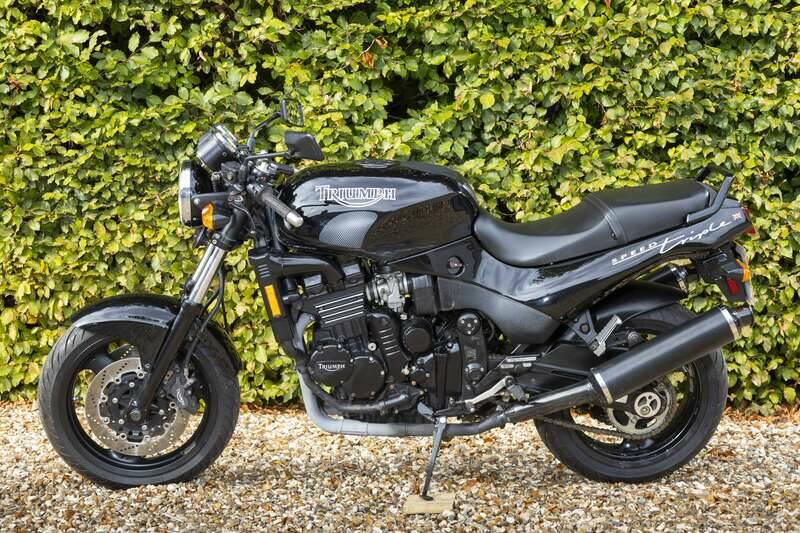 Immagine 2/40 di Triumph Speed Triple (1999)