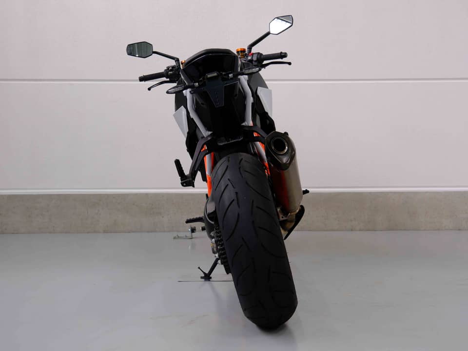 Image 63/83 of KTM 1290 Super Duke R (2018)