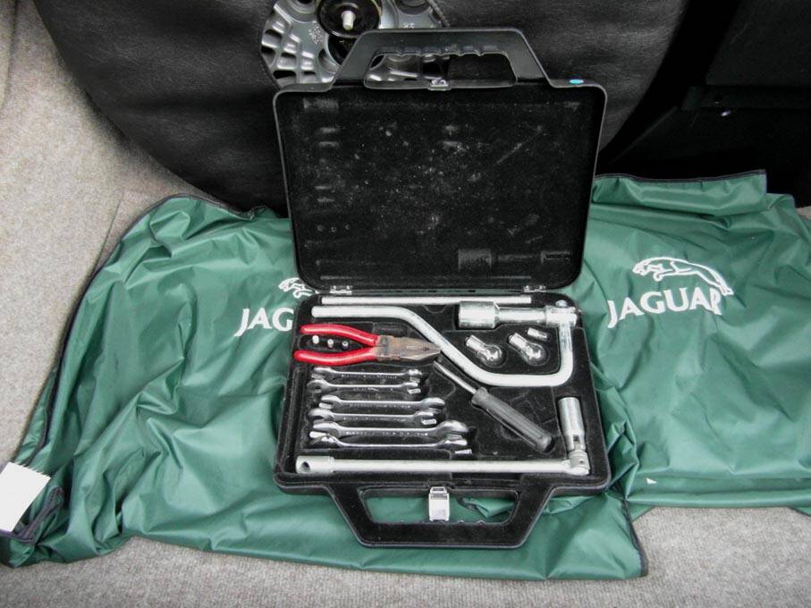 Image 14/15 of Jaguar XJ-S Convertible (1989)