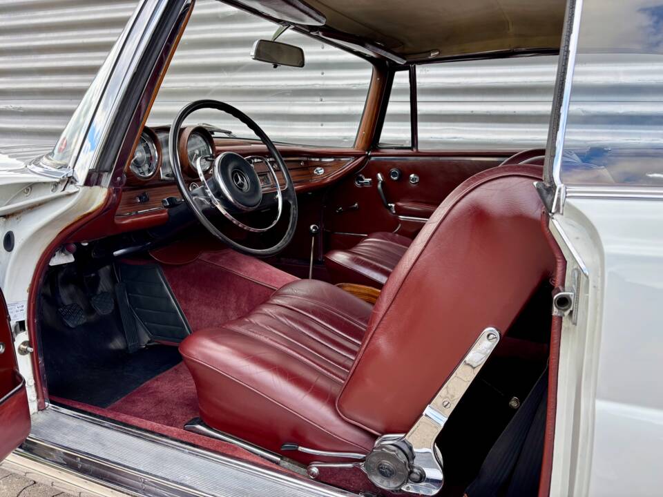 Image 12/33 of Mercedes-Benz 250 SE (1966)