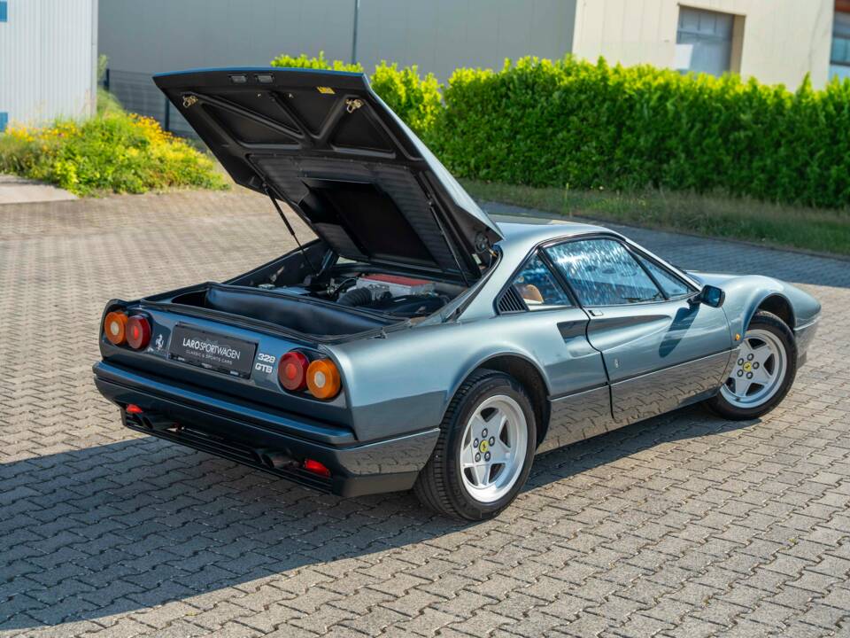 Image 14/36 de Ferrari 328 GTB (1986)