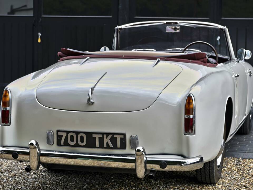 Image 13/50 of Alvis TD 21 (1962)