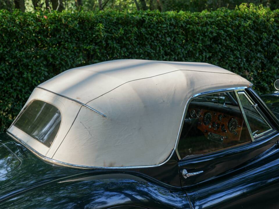 Image 10/50 of Jaguar XK 120 DHC (1953)