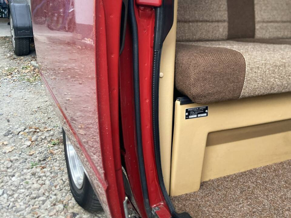 Image 22/45 of Volkswagen T3 Multivan 2.1 (1987)