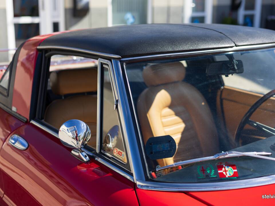 Afbeelding 36/42 van Alfa Romeo 2000 Spider Veloce (1980)