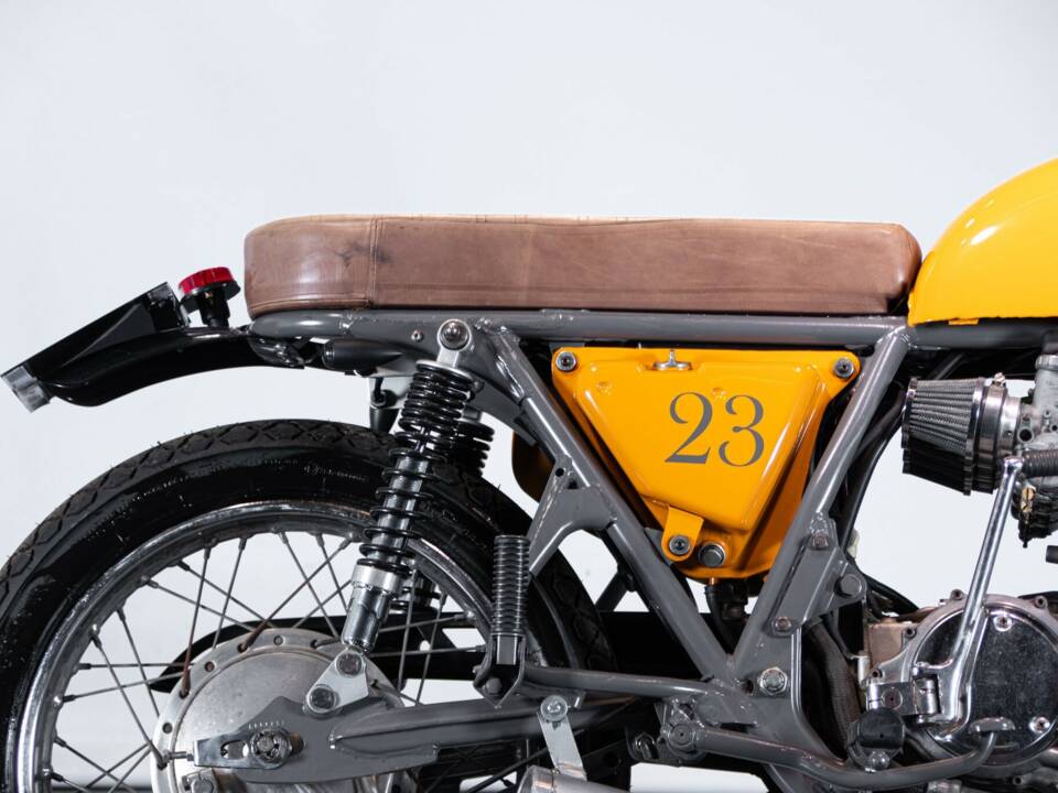 Image 10/50 of Honda CB 750 Custom (1974)