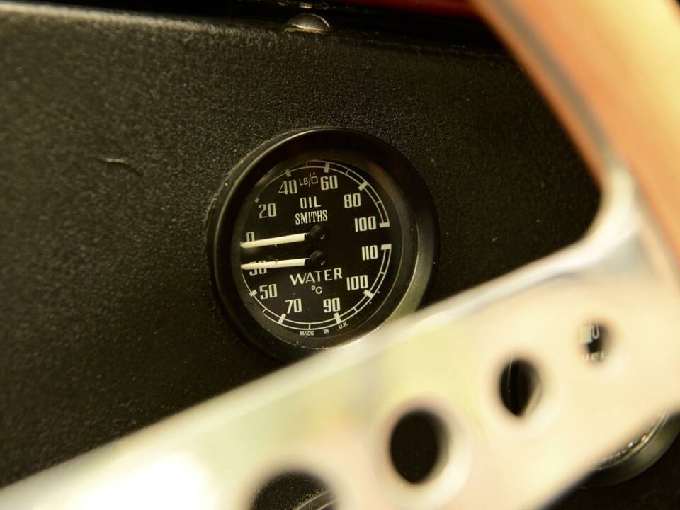 Image 46/50 of Jaguar XK-SS (1967)