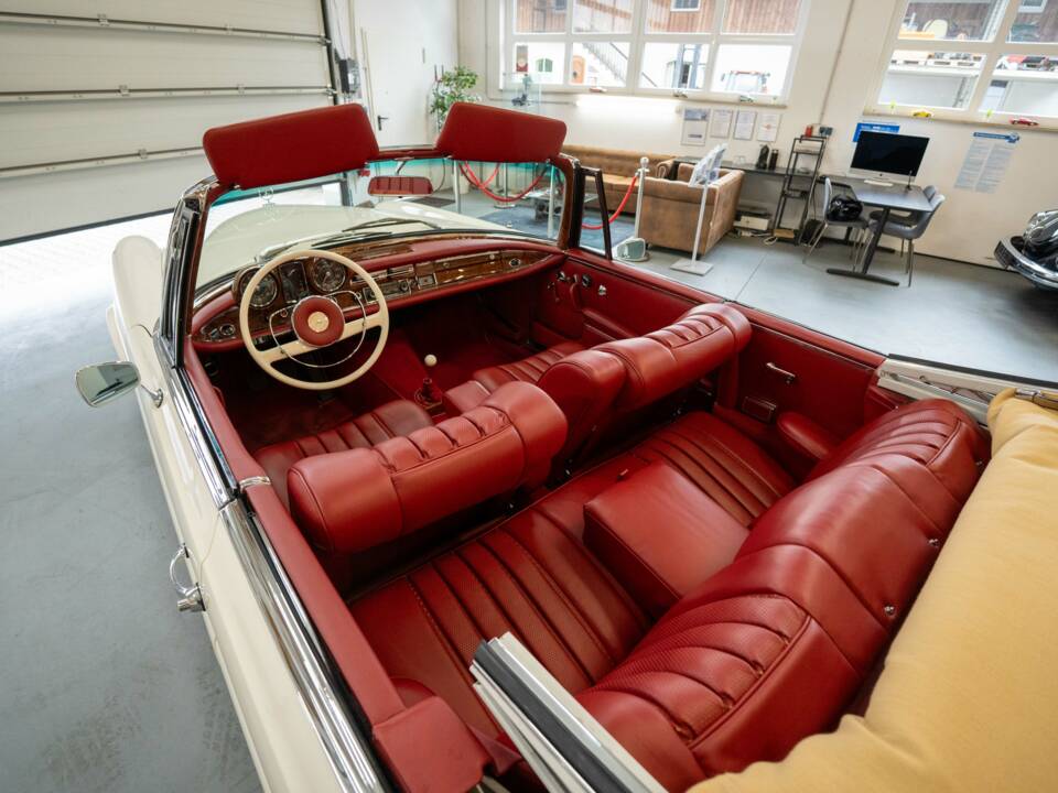 Image 22/37 of Mercedes-Benz 250 SE (1966)