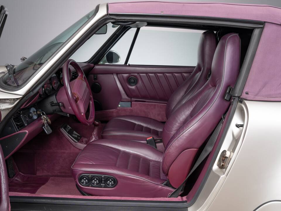 Image 27/41 de Porsche 911 Carrera 2 (1992)
