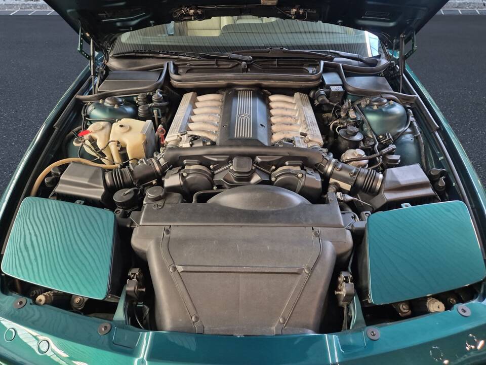 Image 9/14 of BMW 850i (1991)