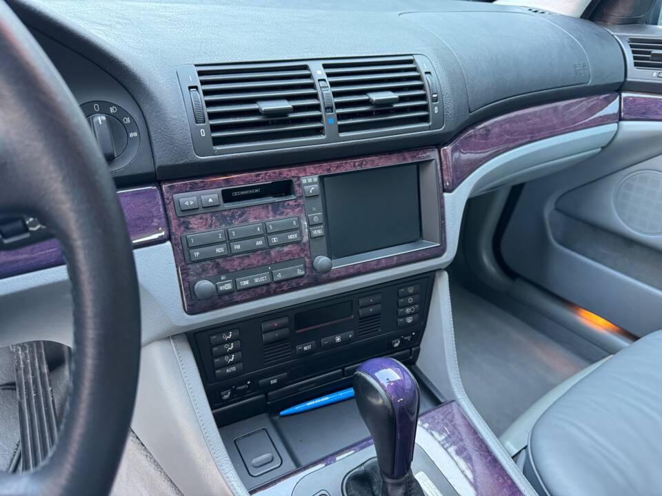 Image 40/100 of BMW 540i Touring (1998)