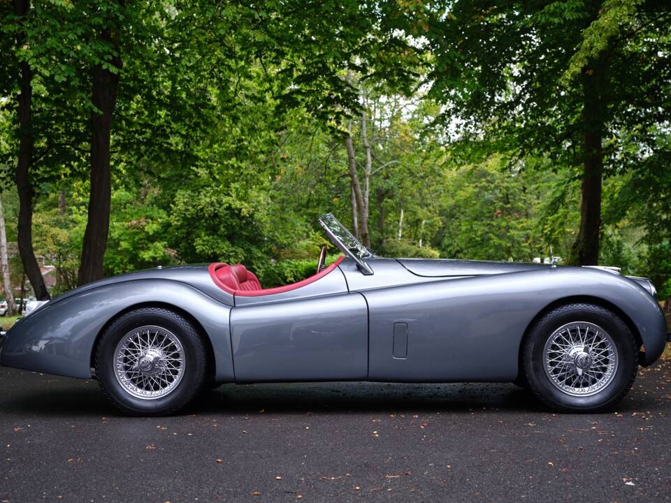 Image 2/33 of Jaguar XK 120 OTS (1951)