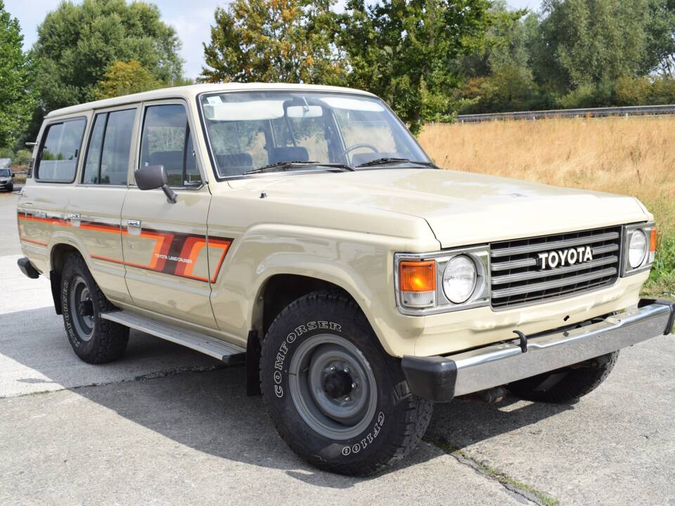 Image 16/24 of Toyota Land Cruiser FJ 60 (1984)