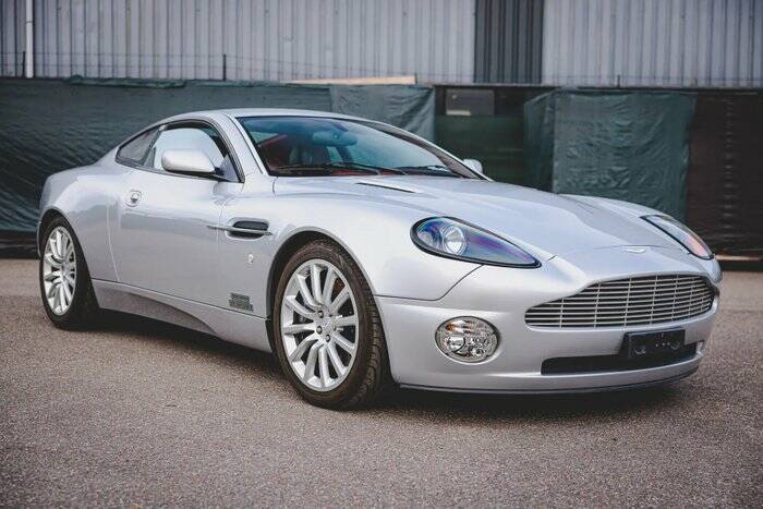 Immagine 6/7 di Aston Martin V12 Vanquish (2003)