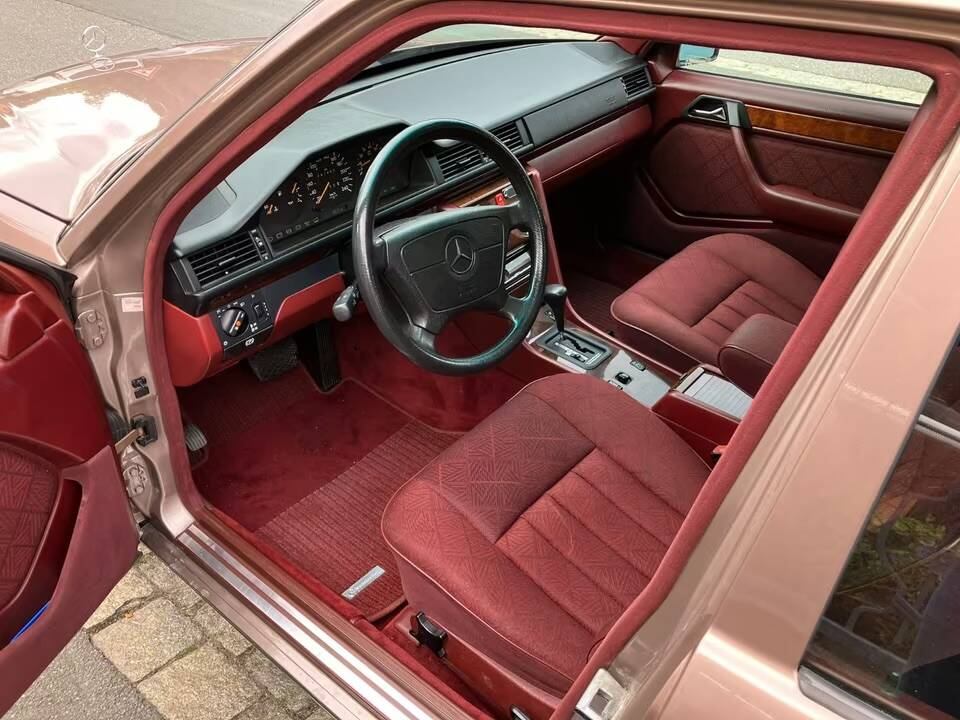 Immagine 11/13 di Mercedes-Benz E 220 (1994)