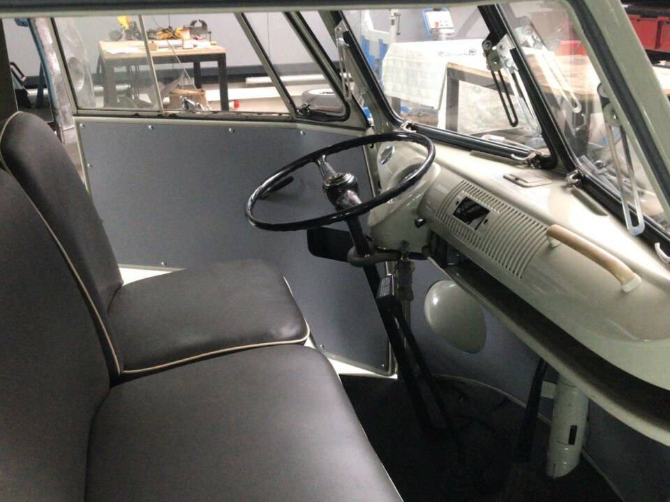 Image 14/23 of Volkswagen T1 minibus (1964)