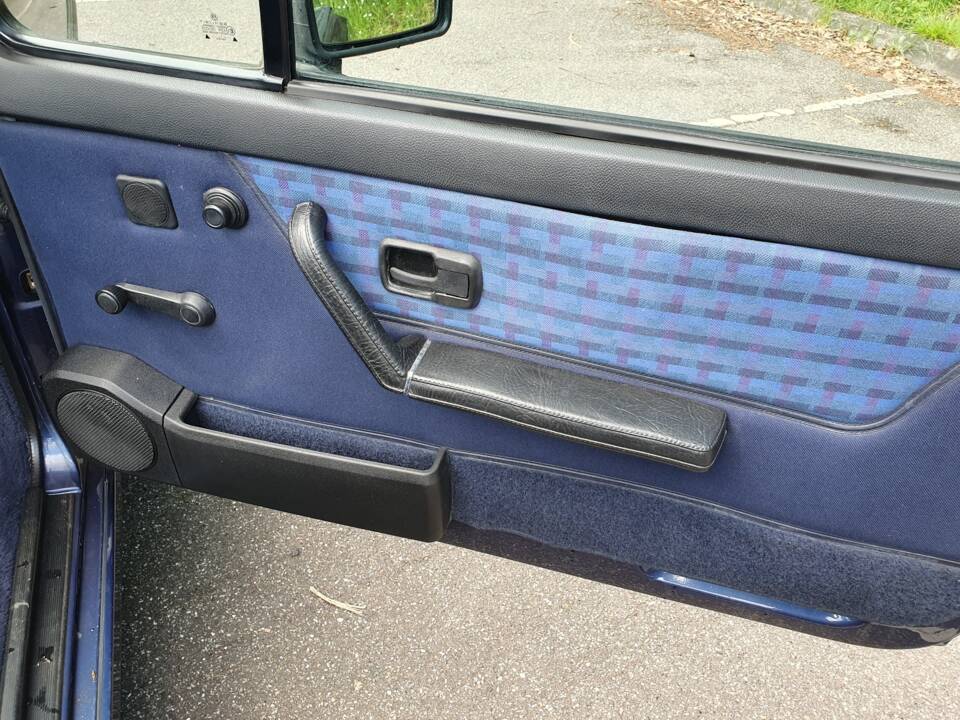 Image 40/75 de Volkswagen Golf Mk I Convertible 1.8 (1991)