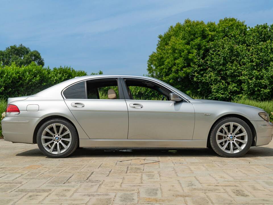 Bild 4/50 von BMW 745d (2005)