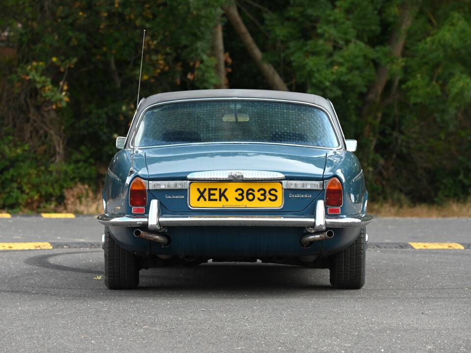 Image 7/21 de Daimler Double Six (1978)