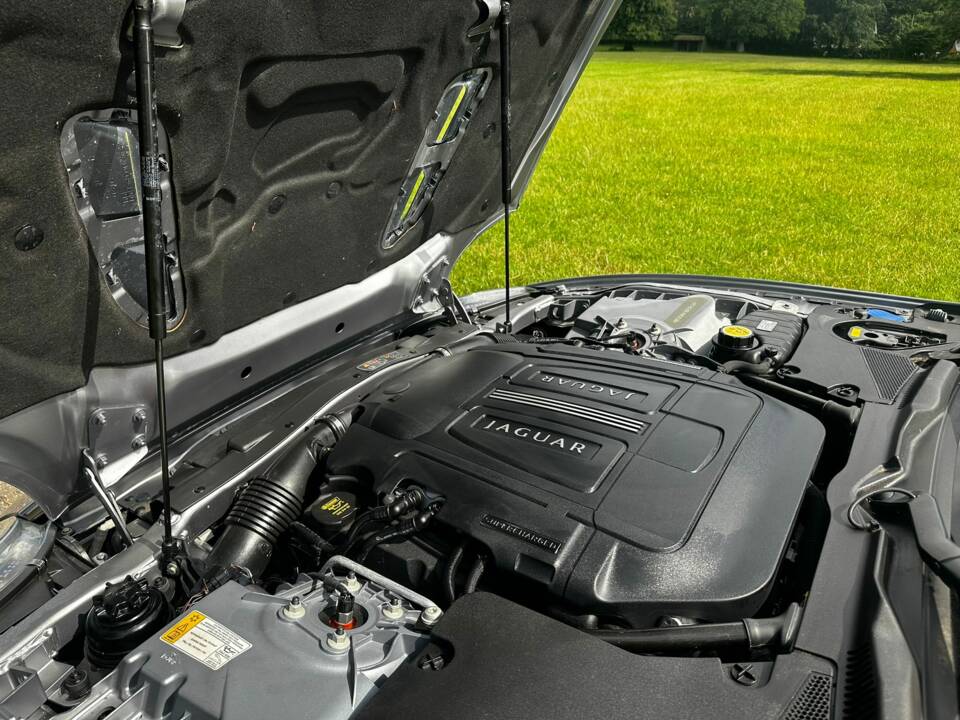 Image 40/46 of Jaguar XKR (2010)
