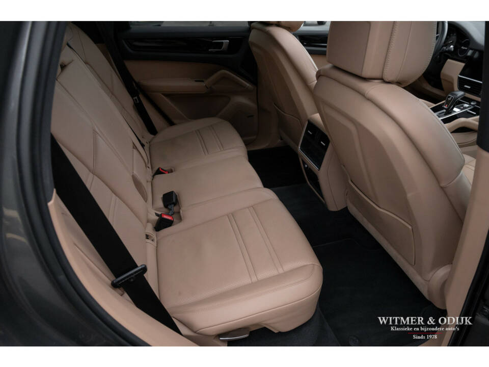 Image 28/38 of Porsche Cayenne (2019)