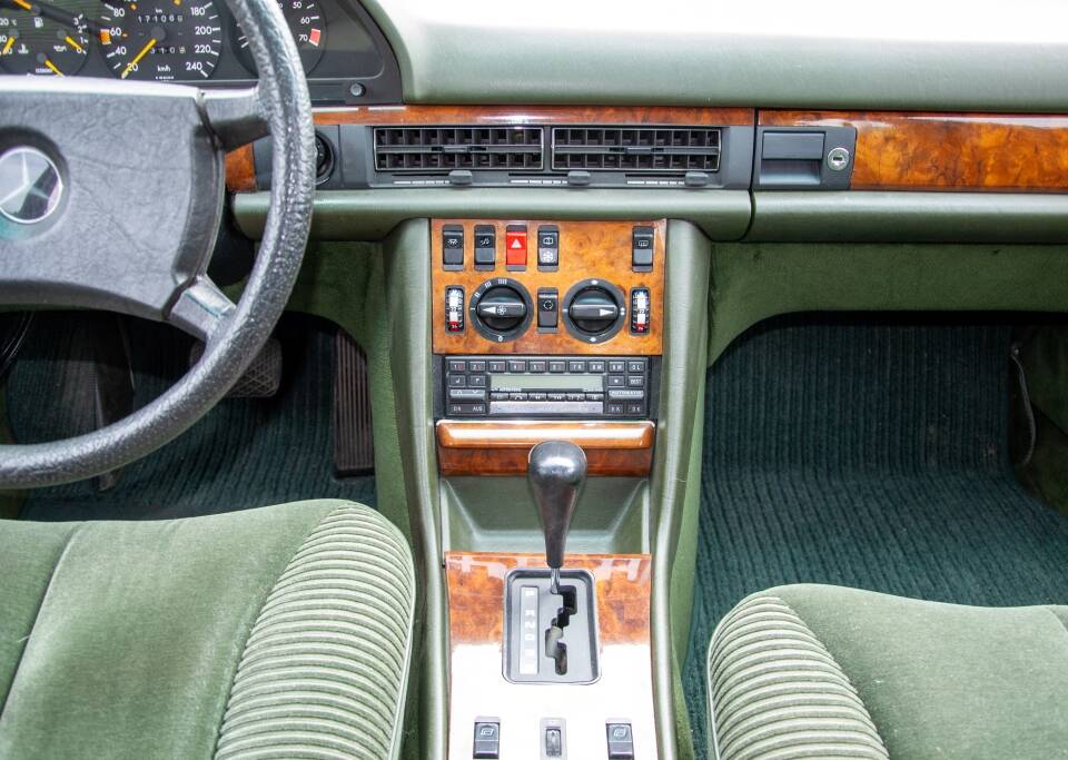 Bild 14/21 von Mercedes-Benz 280 SE (1985)