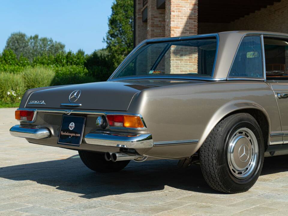 Image 28/50 de Mercedes-Benz 280 SL (1969)