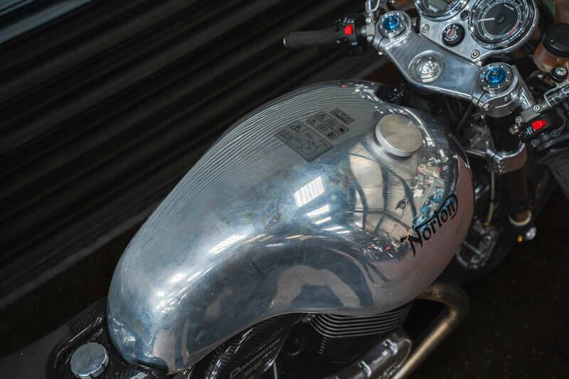 Image 23/38 of Norton Dominator SS (2015)