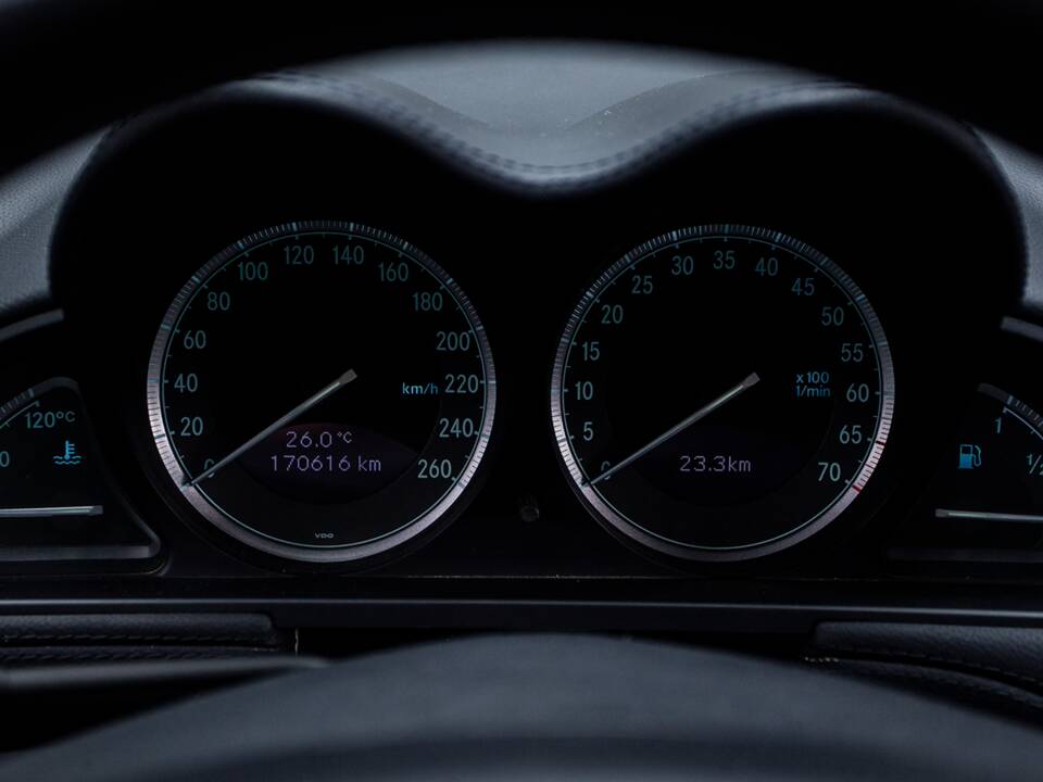 Image 28/36 of Mercedes-Benz SL 500 (2006)