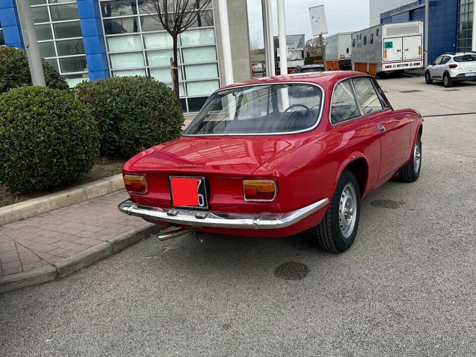 Imagen 3/29 de Alfa Romeo Giulia 1600 GT Junior (1972)