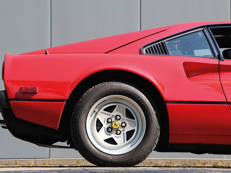 Image 13/61 of Ferrari 308 GTBi (1982)