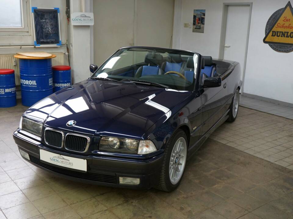 Image 4/36 of BMW 318i (1999)