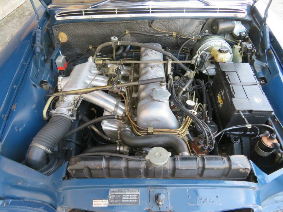 Image 14/17 of Mercedes-Benz 250 SE (1966)