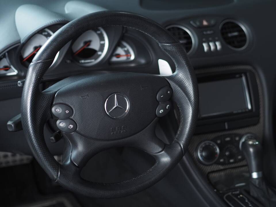 Immagine 35/49 di Mercedes-Benz SL 55 AMG (2006)