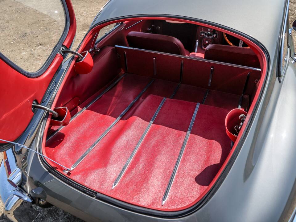 Image 41/44 de Jaguar Type E 4.2 (1964)
