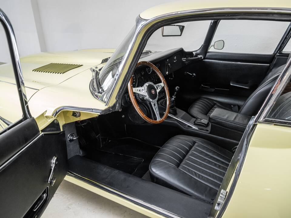 Imagen 11/40 de Jaguar E-Type (2+2) (1970)