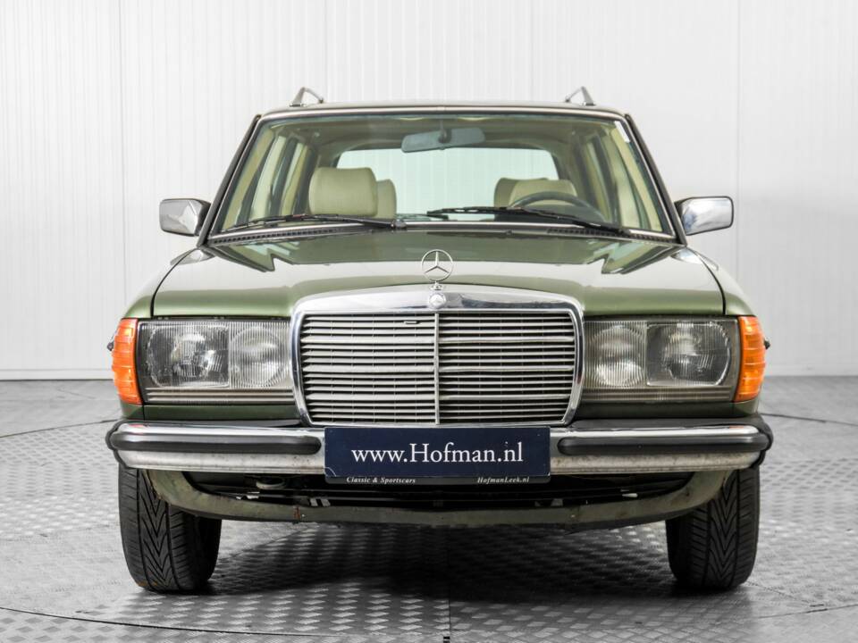 Afbeelding 14/50 van Mercedes-Benz 200 T (1982)