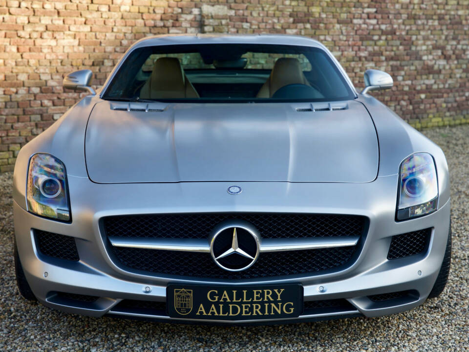 Imagen 5/50 de Mercedes-Benz SLS AMG (2011)